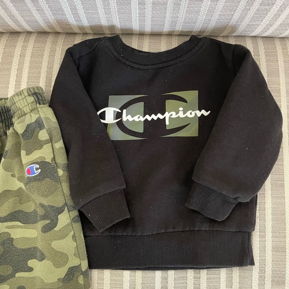 2 piece toddler Champion jogger set - Picture 3 of 3